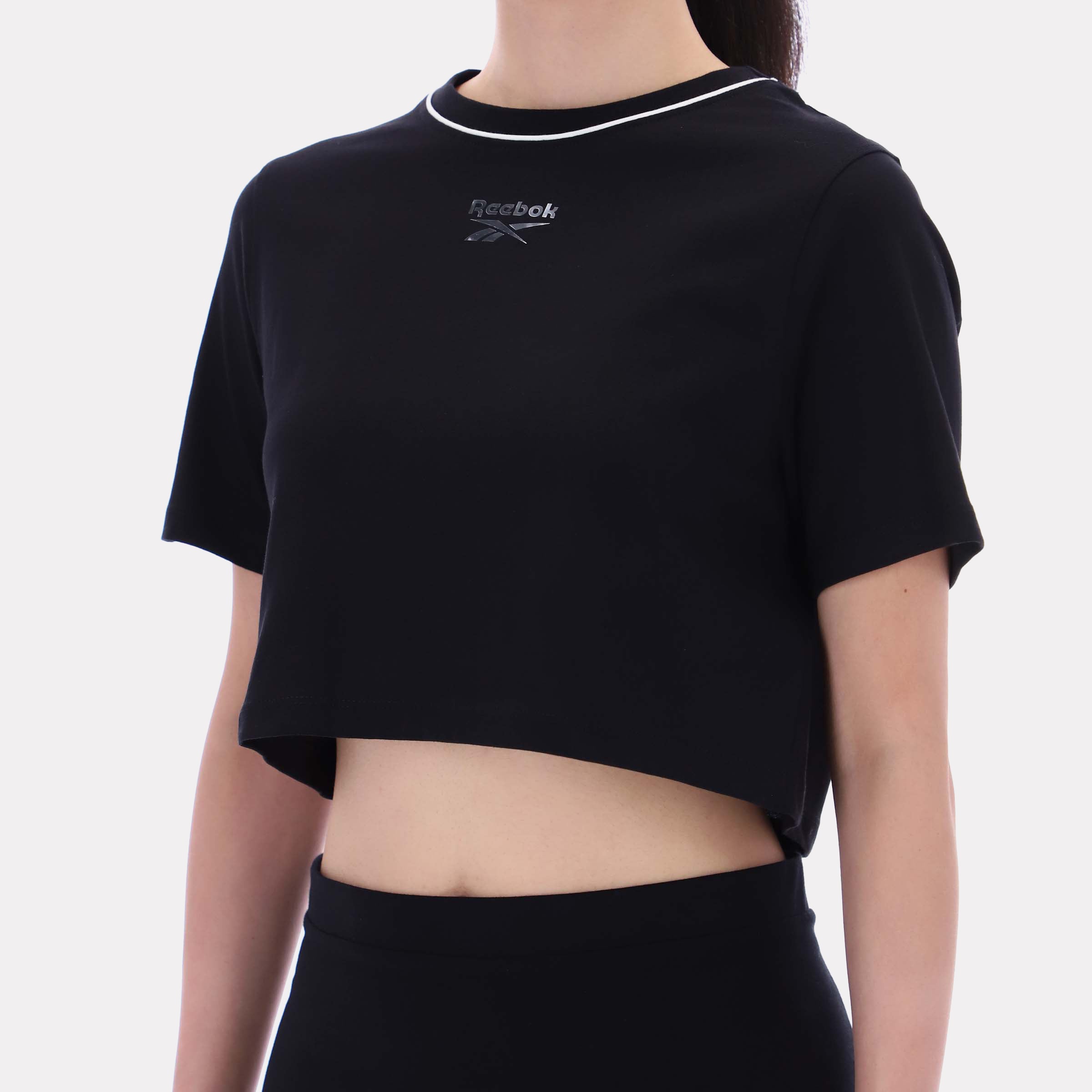 Reebok Women's Blakely Crew Neck Cropped Ss Tee  Reg In Black