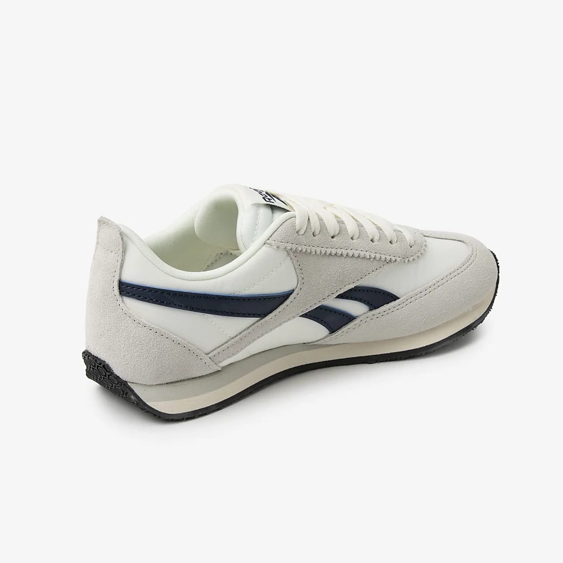Reebok Unisex' Reebok R100  In Chalk/Softgrey/Vectornavy M