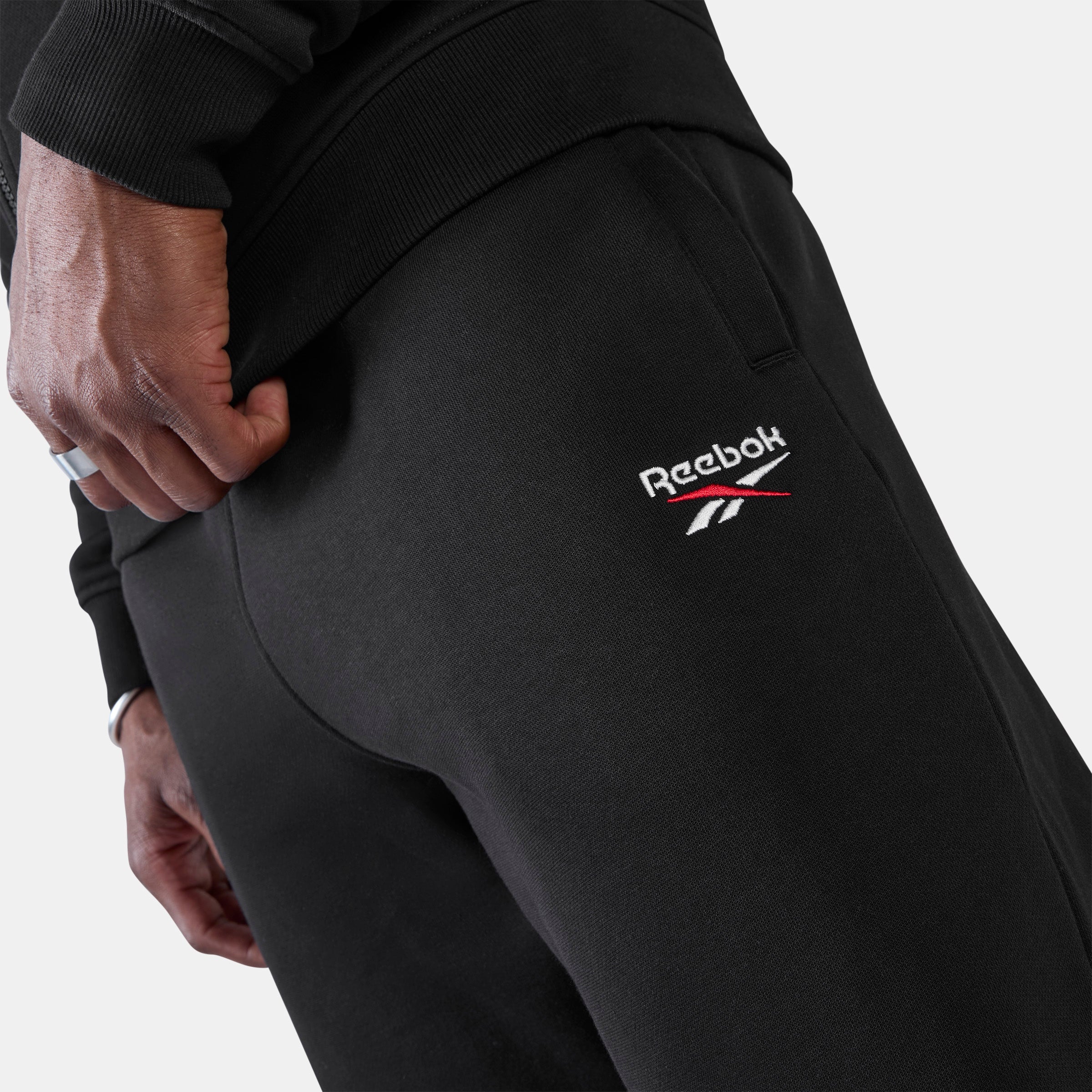 Reebok Men's Id 2-Colour Logo Relaxed Fleece Pants  In Black REG