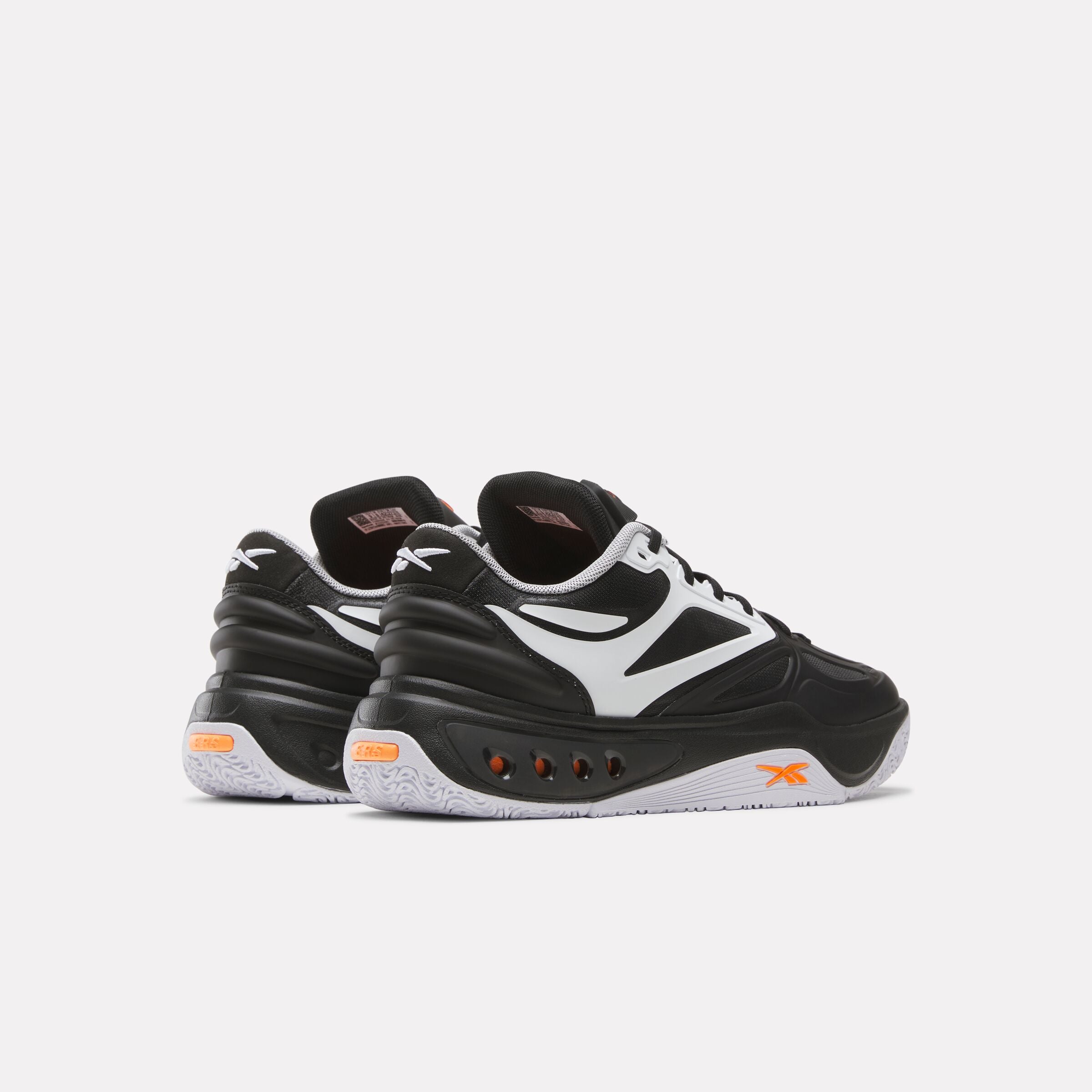 Reebok Unisex' Engine A Pump   In White/Black M