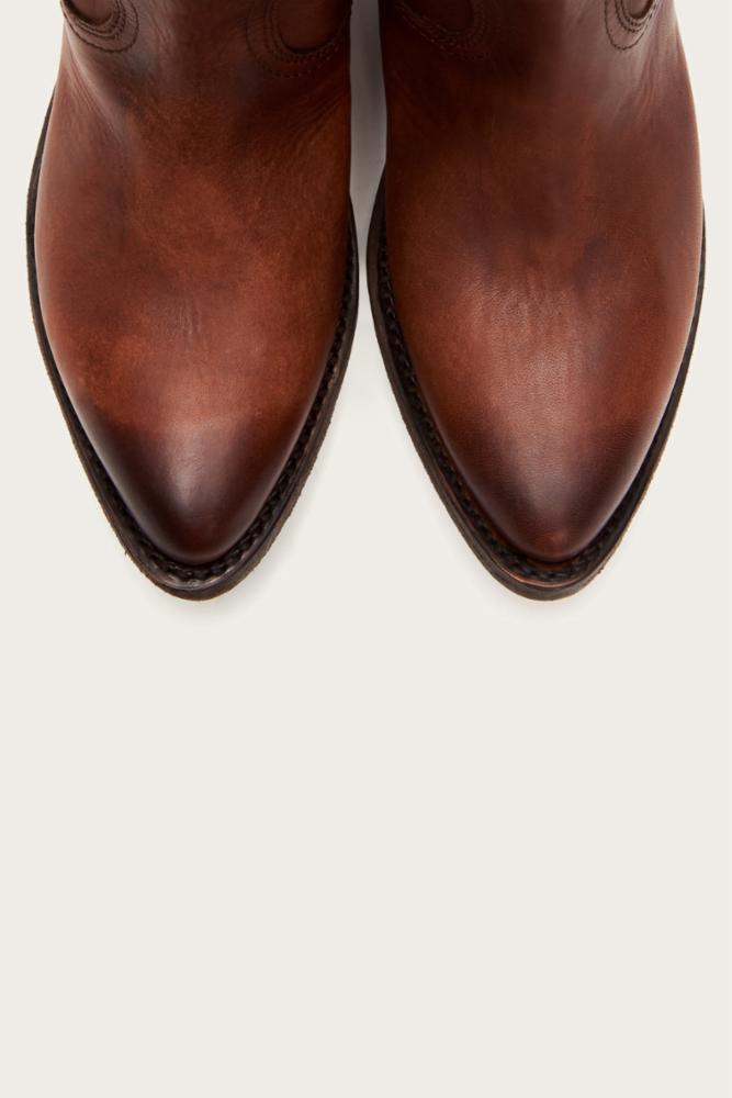 Frye  Women's Billy Short Brown M