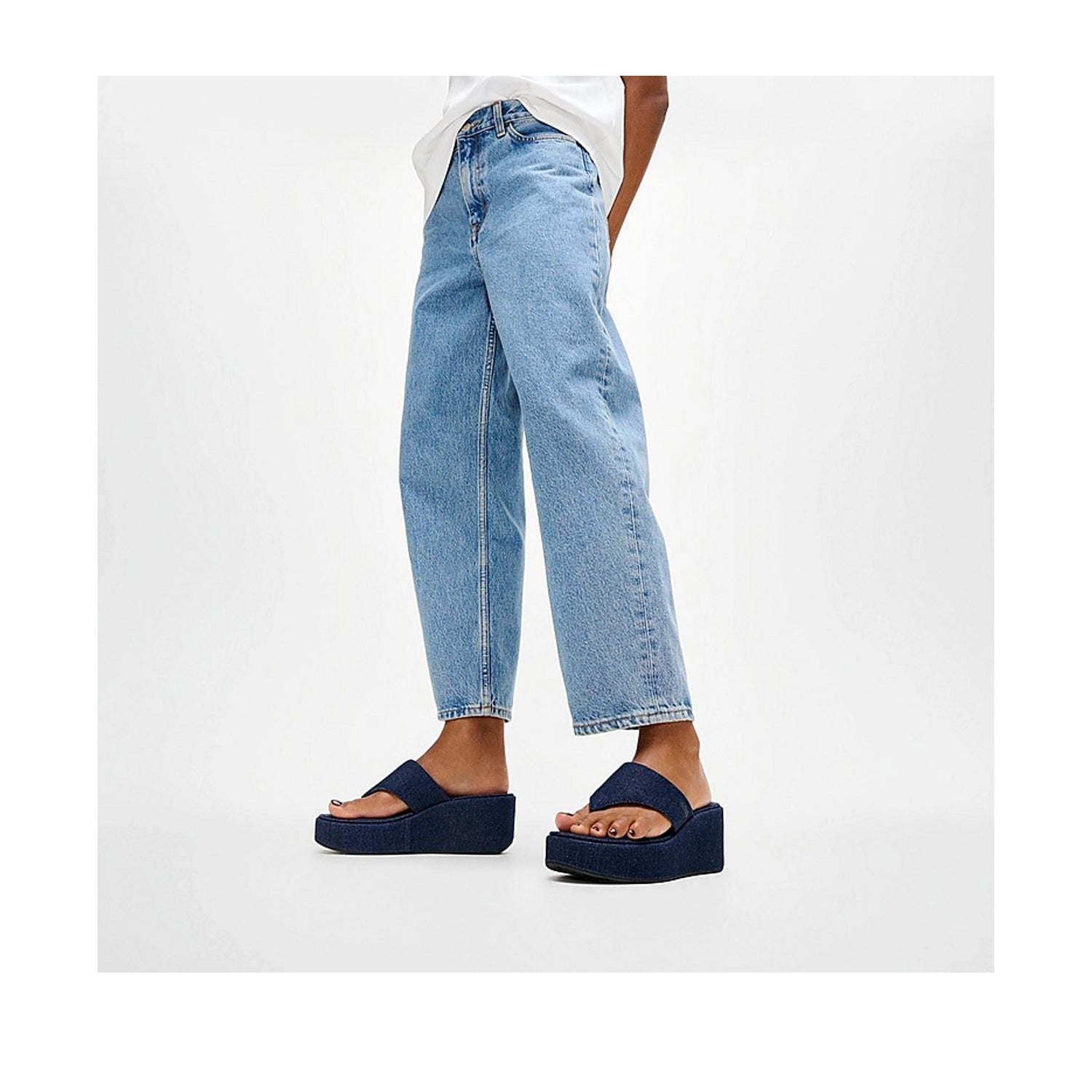 Fit Flop Women's Platfforms Denim Wedge Toe-post Sandals in Dark Denim