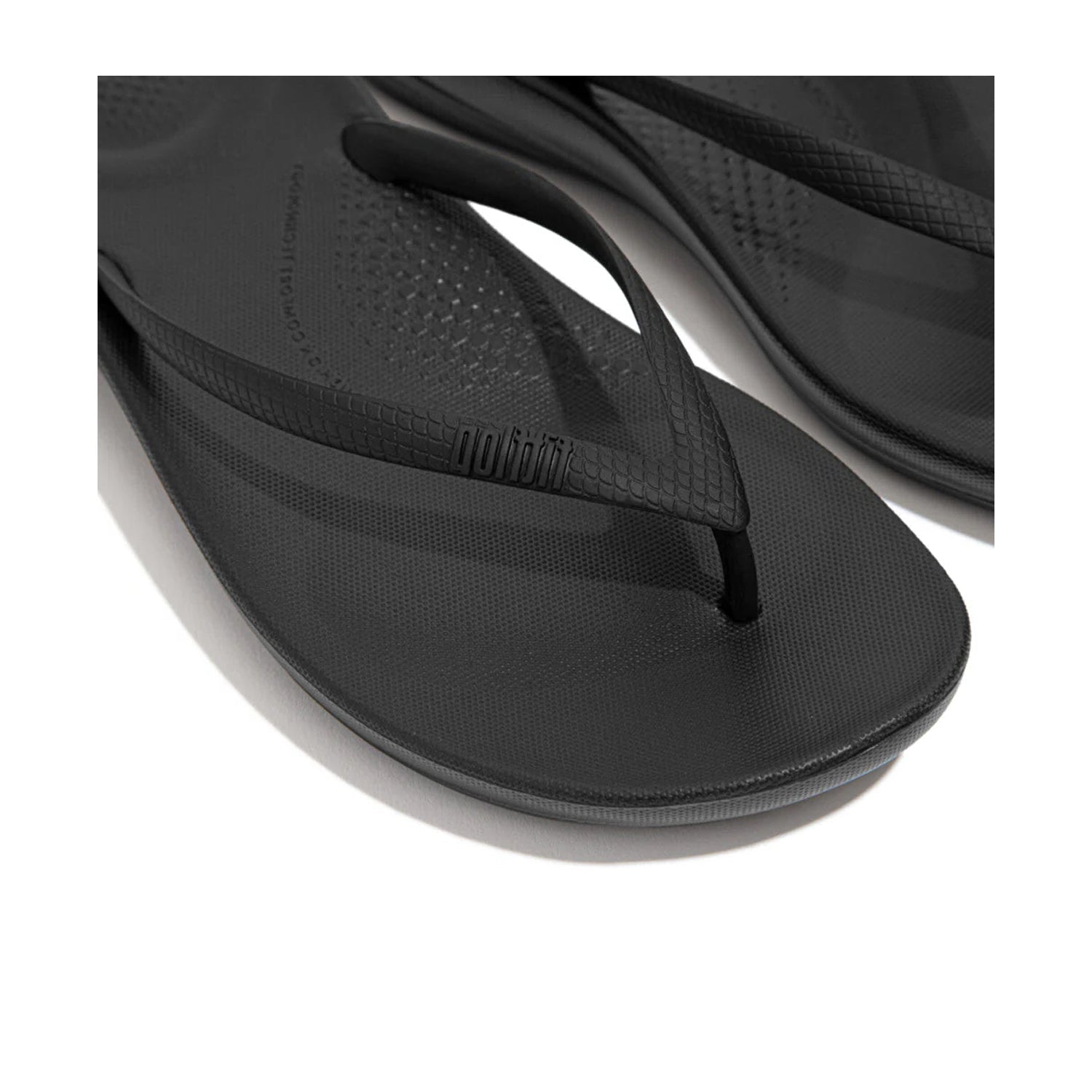 Fitflop Women's Iqushion Ergonomic Flip Flop in Black