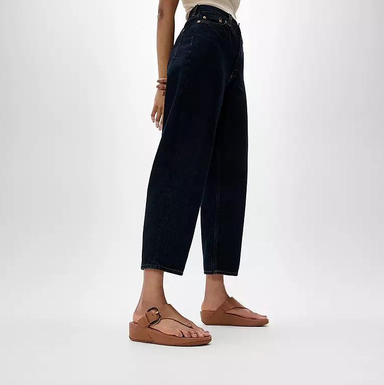 Fitflop Women's Lulu Resin Buckle Leather Toe Post Sandal in Deep Tan