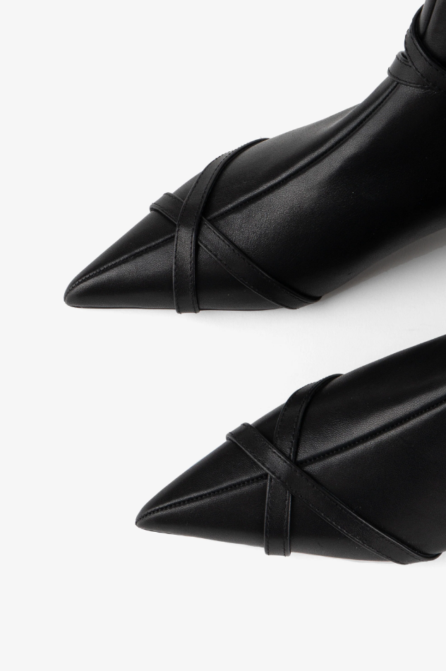 Intentionally Blank Women's Link in Black