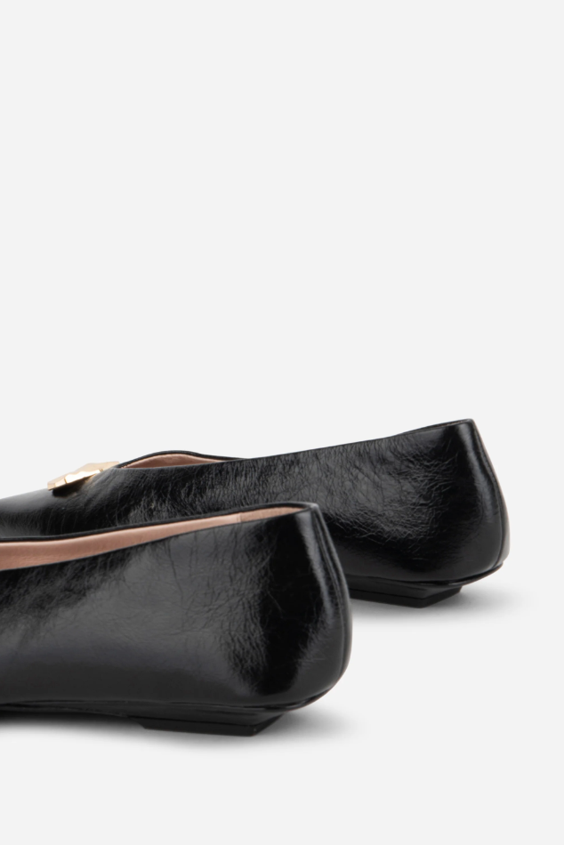 Intentionally Blank Women's Celda in Black