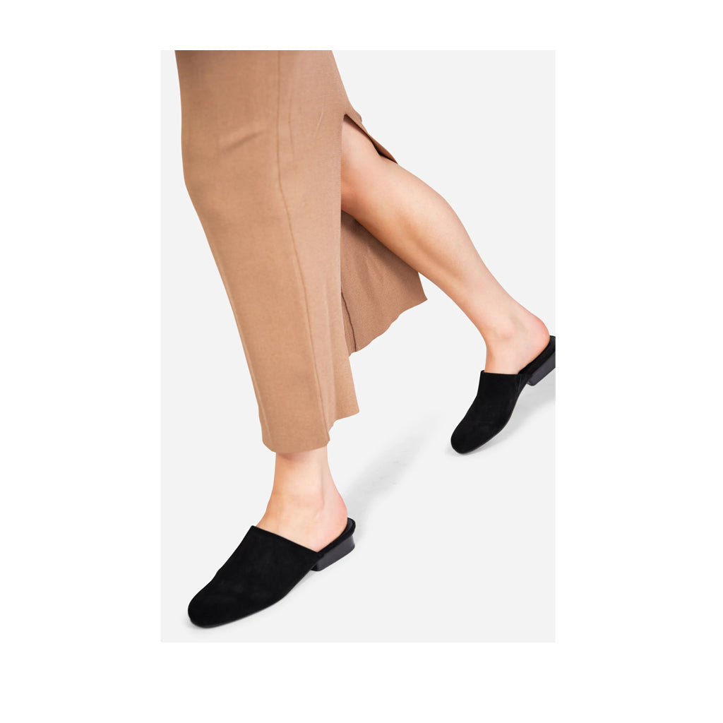 Intentionally Blank Women's Touch in Black