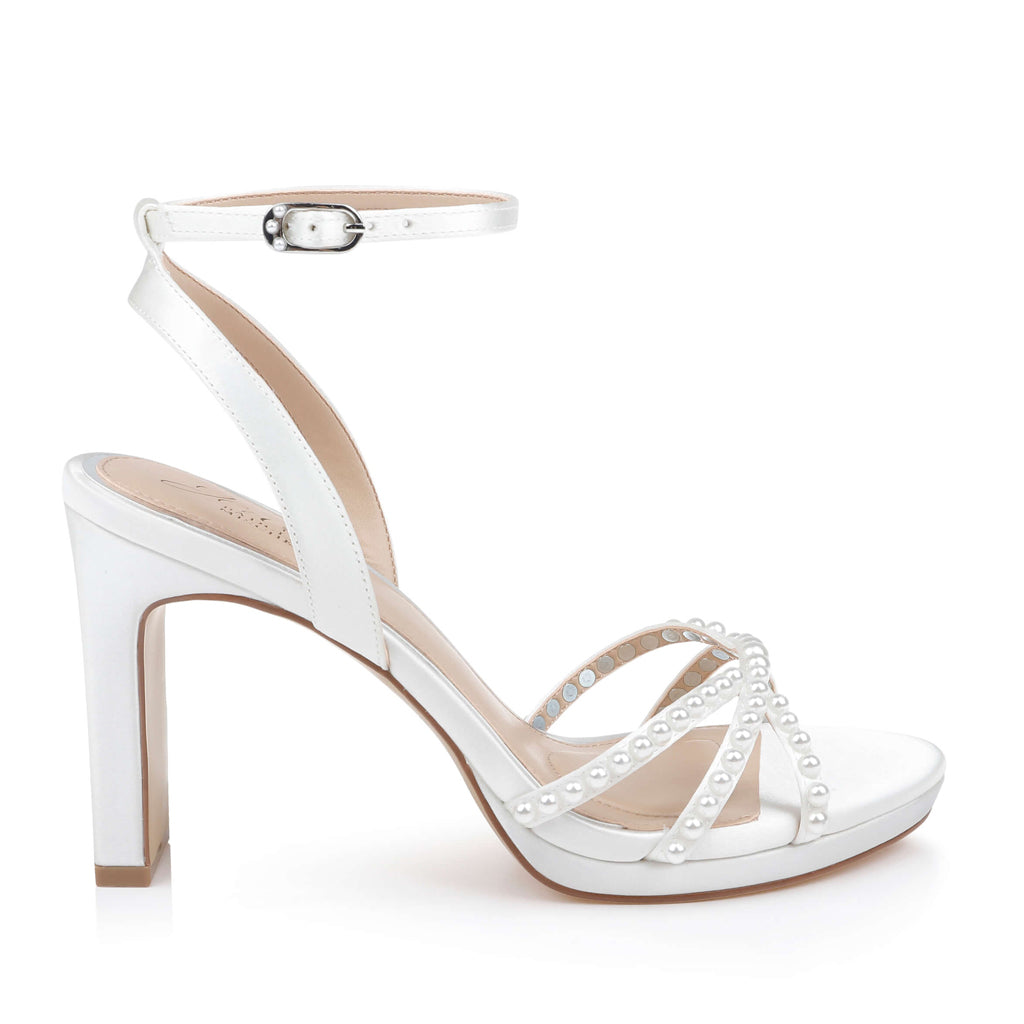 Jewel Badgley Mischka Women's Iona in Ivory