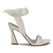 Nine West Women's Kaldra2 In White/Crystal M