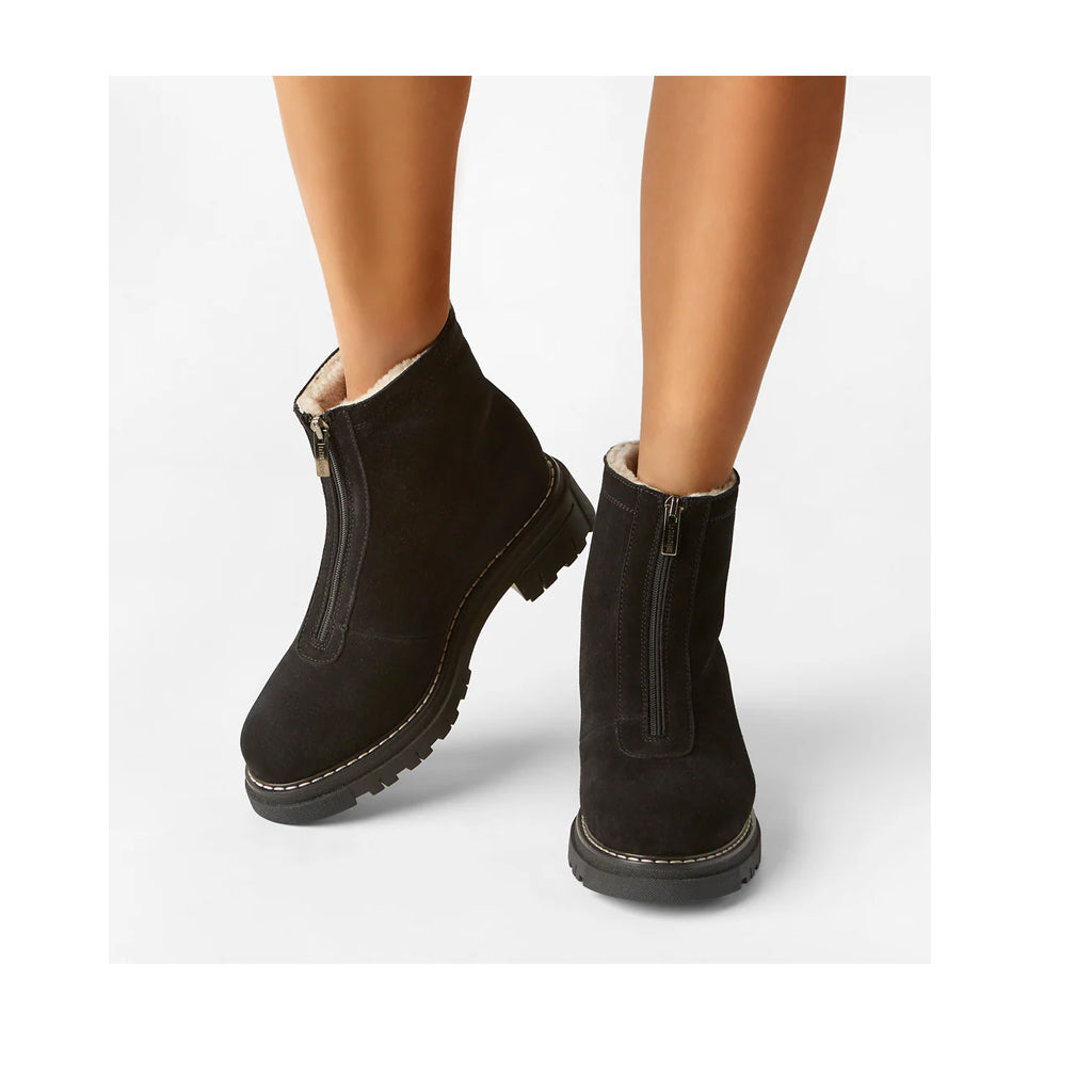 La Canadienne Women's Delta in Black Suede