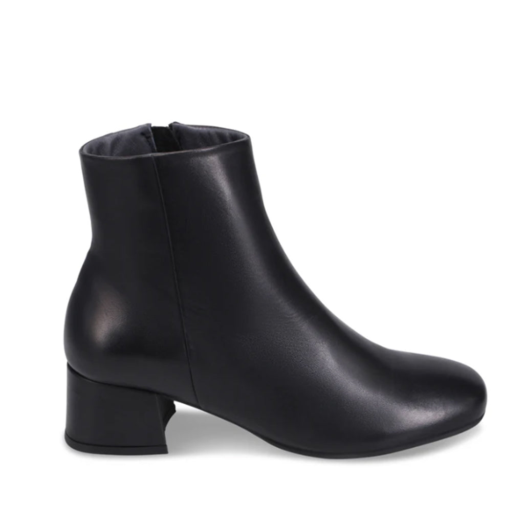 Miz Mooz Women's Garin in Black