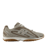 New Balance Unisex 204L in Arid Stone/Thunder Brown