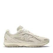 New Balance Unisex 204L in Sea Salt/Linen