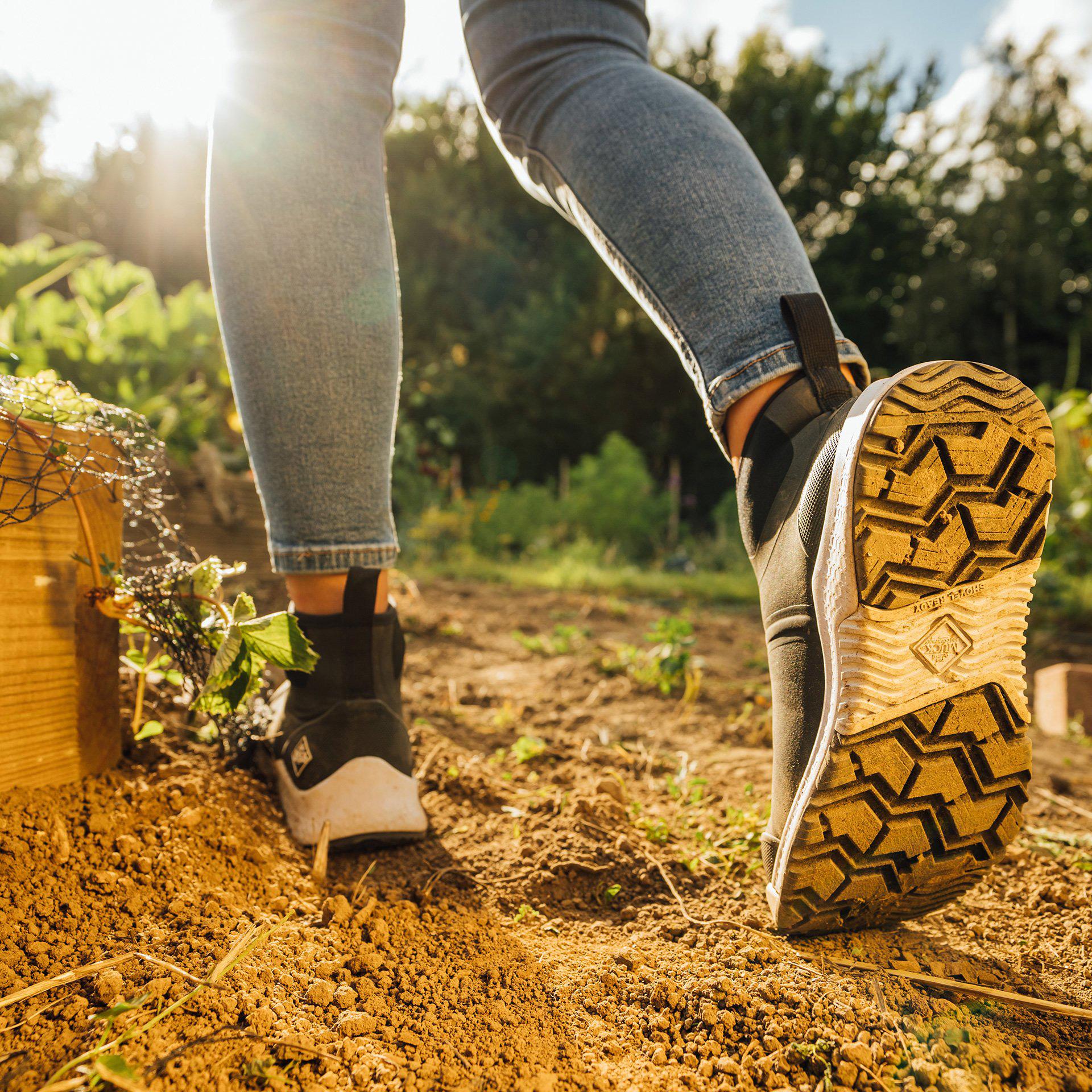 Muck Footwear  Men's Outscape Chelsea Outscape Black M