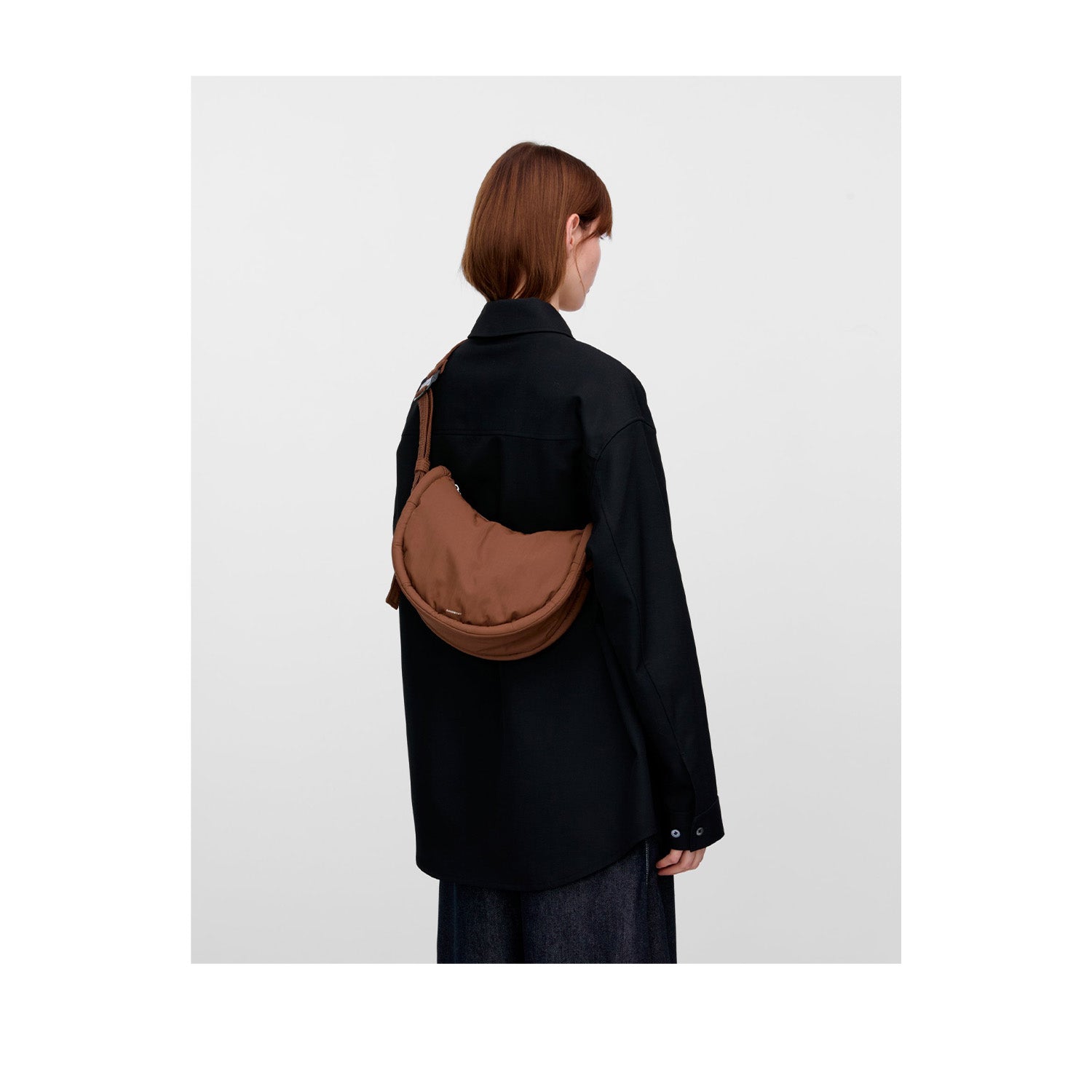 Sandqvist Curve Crossbody Round S in Dark Taupe