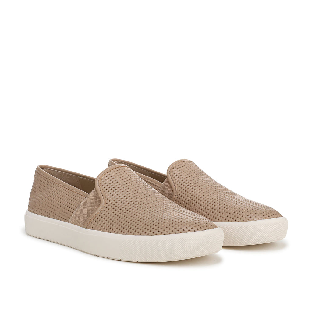 Vince. Women's Blair 5 in Warm Almond
