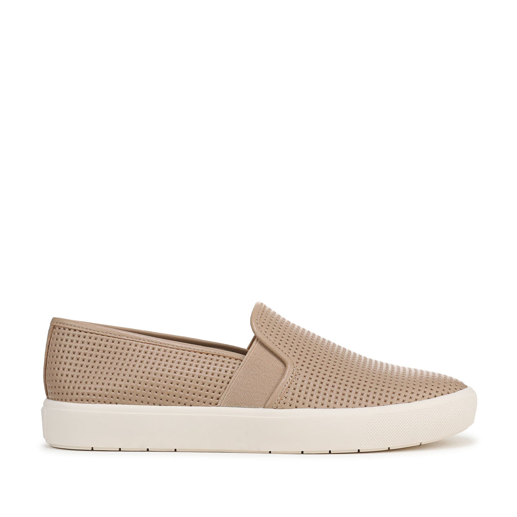 Vince. Women's Blair 5 in Warm Almond