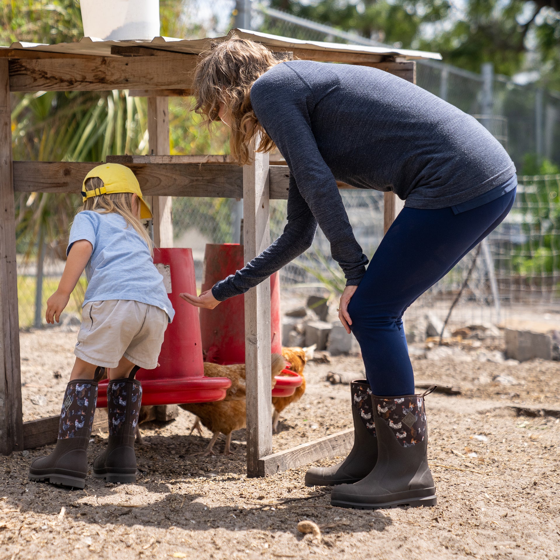 Muck Women's Wchm9ck In Dark Brown