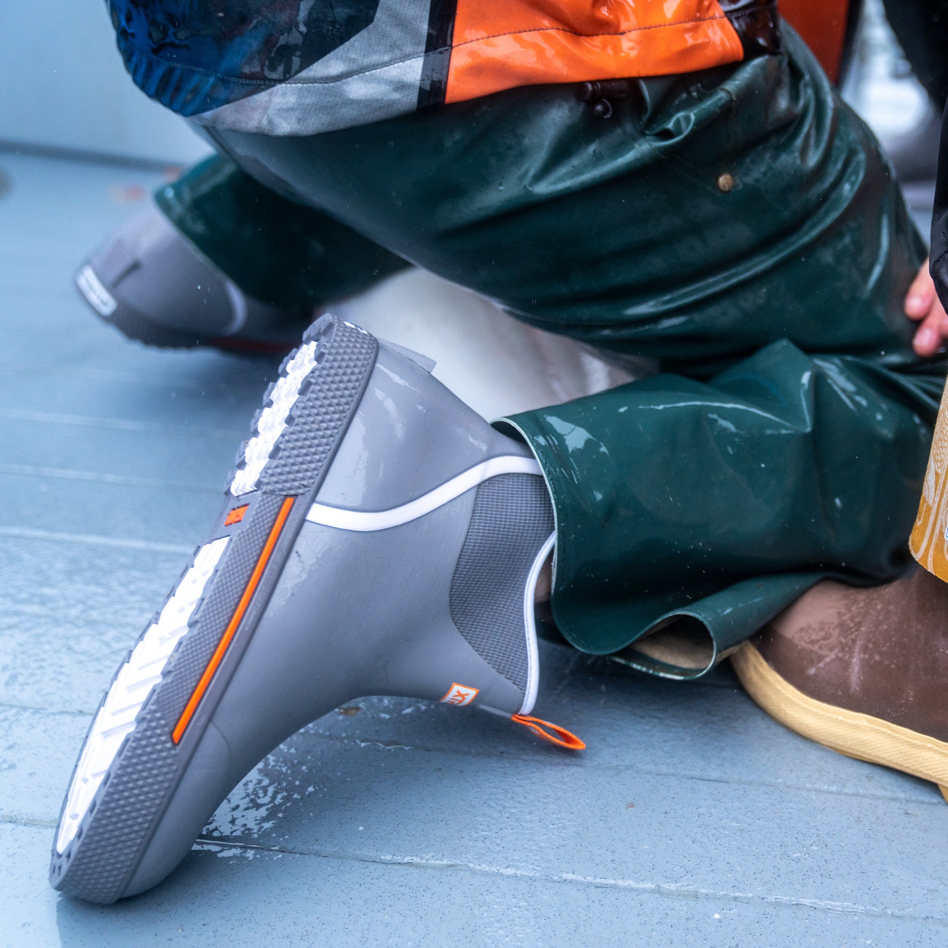 Xtratuf Men's  Wheelhouse 6" Ankle Deck Boot M Wheelhouse Men In Grey