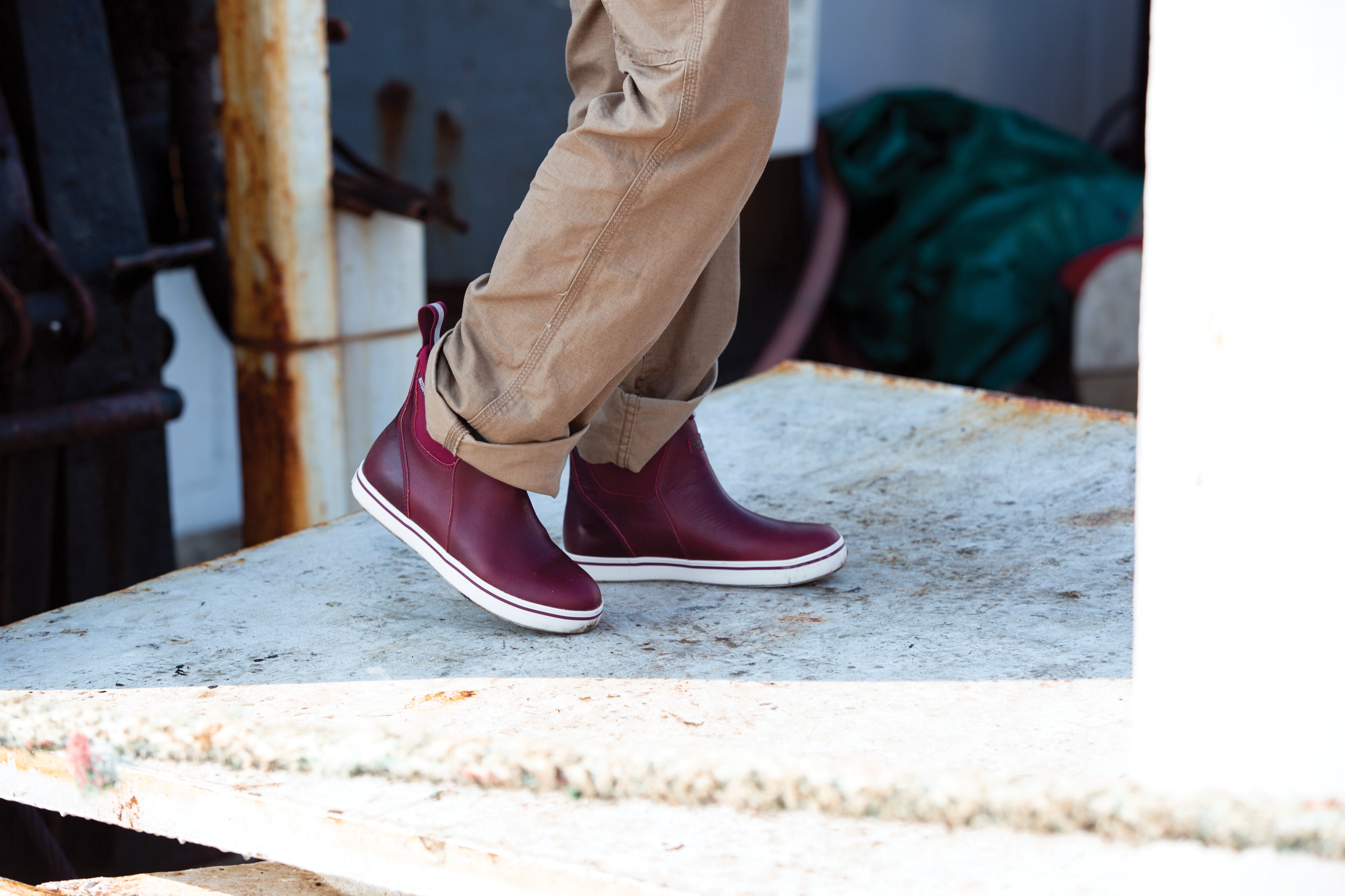 Xtratuf Women's  6" Leather Ankle Deck Boot Ankle Deck Boot M Women In Cabernet