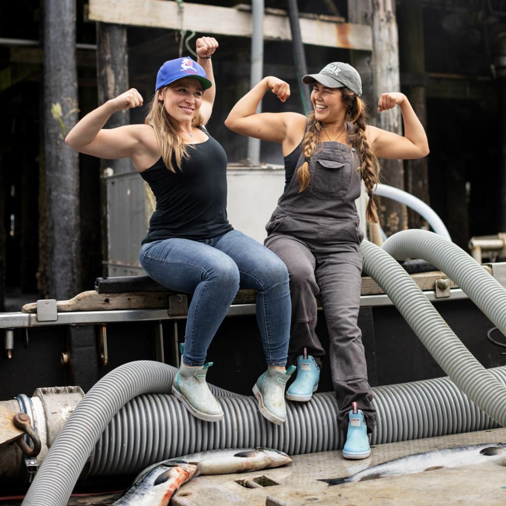 Xtratuf Women's S Salmon Sisters 6 Ankle Deck Boot Ankle Deck Boot Blue M