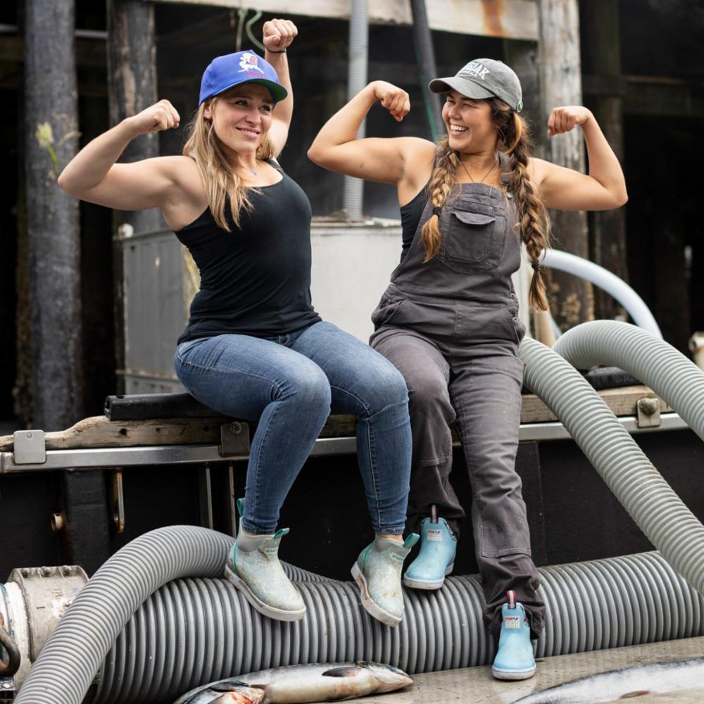 Xtratuf Women's S Wheelhouse 6 Ankle Deck Boot Wheelhouse Blue M