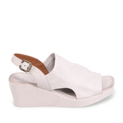 Bueno Women's Flynn Slingback Wedge in White, 36 EU