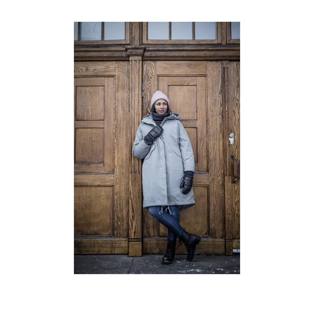 Hestra Women's Valdres Mitten in Black