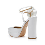 Badgley Mischka Women's Janessa in White