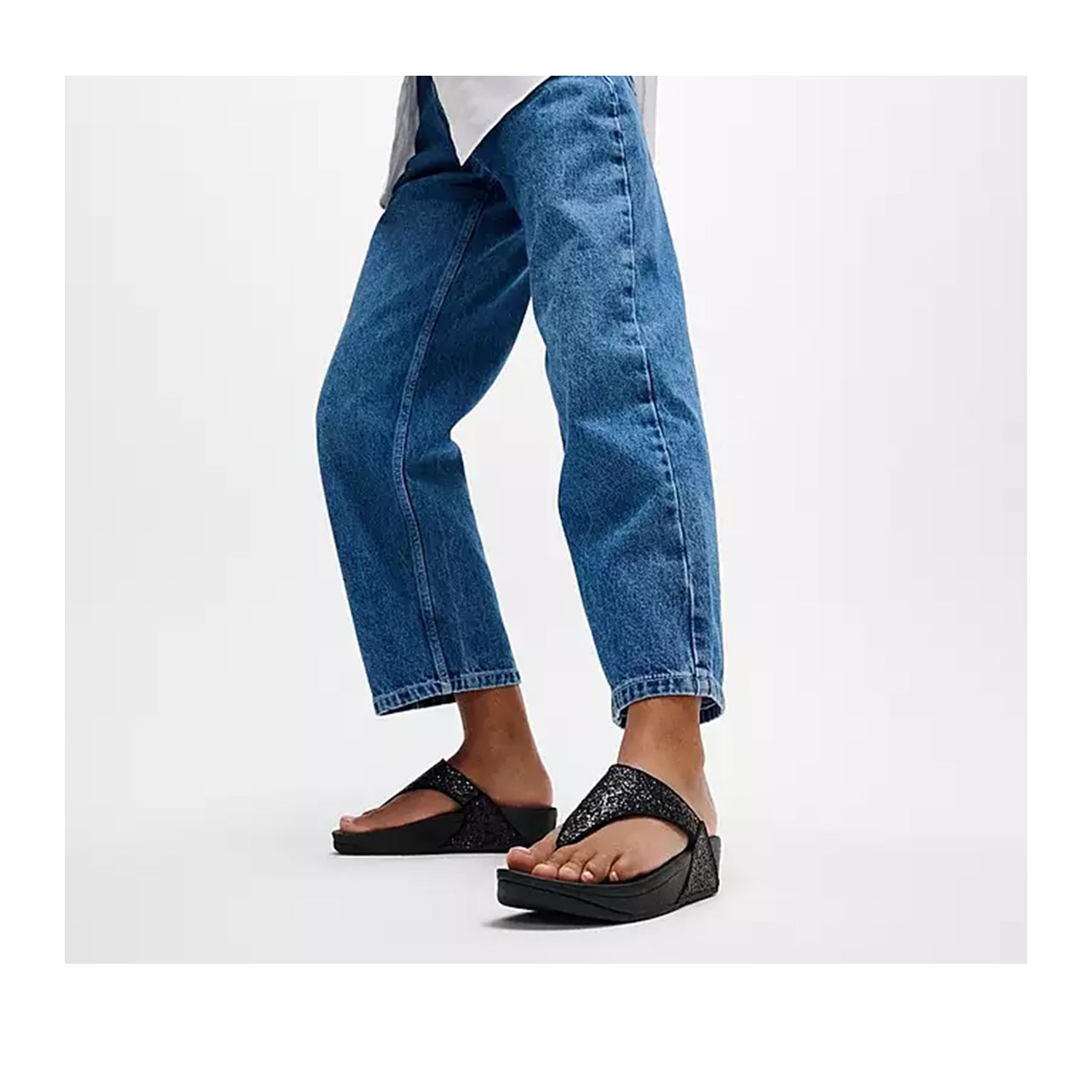 Fitflop Women's Lulu Glitter Toe Post Sandal in Black Glitter