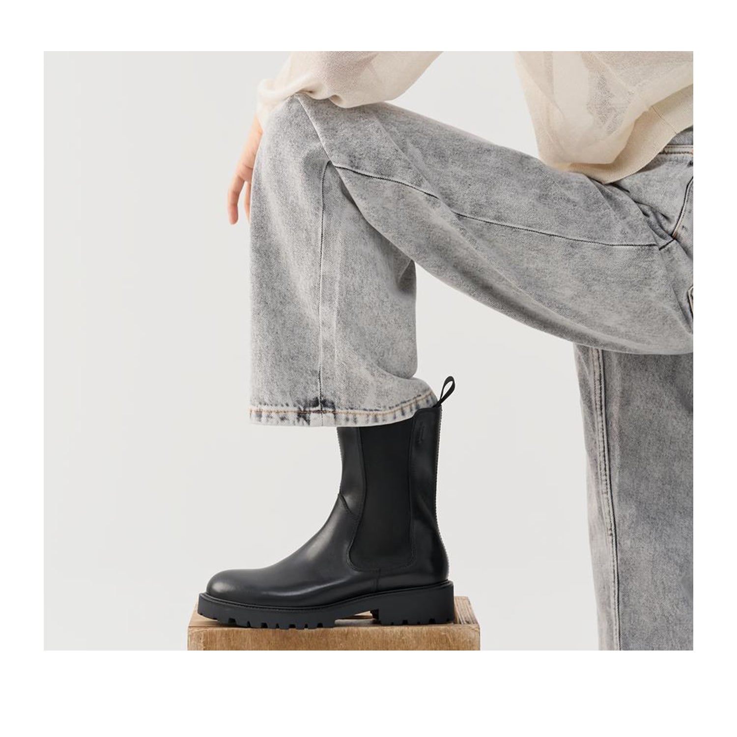 Vagabond Women's Kenova Chelsea in Black