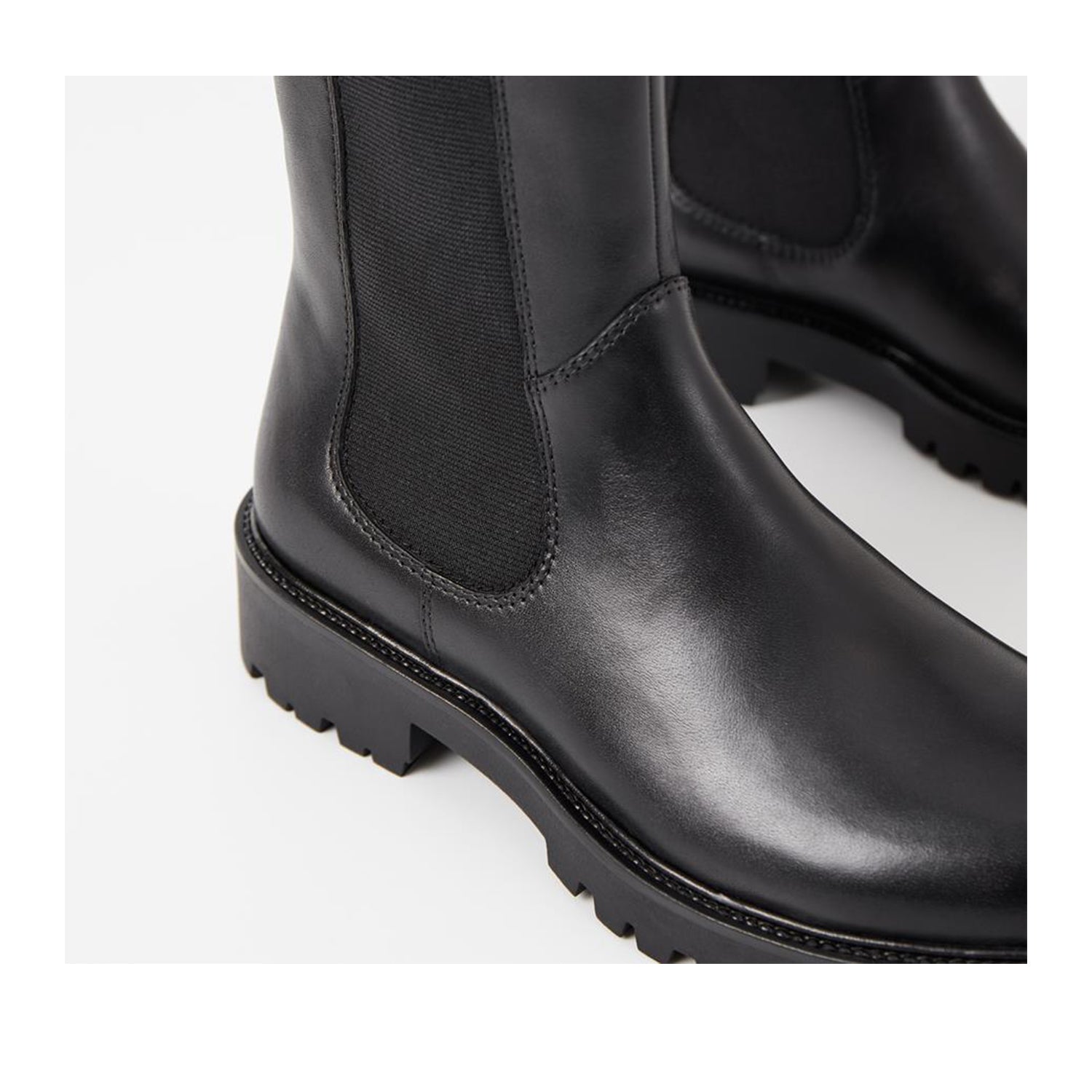 Vagabond Women's Kenova Chelsea in Black