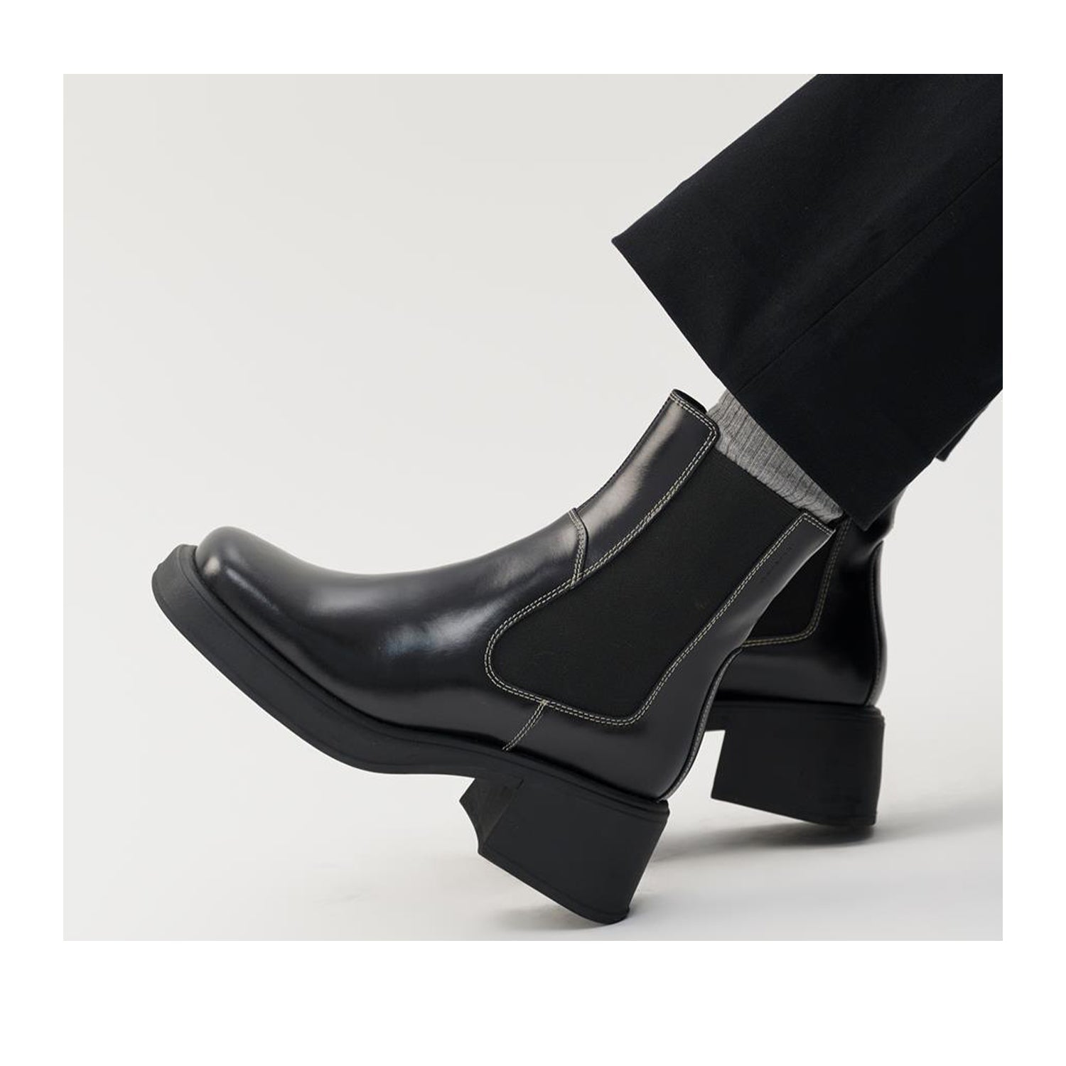 Vagabond Women's Dorah in Black/White