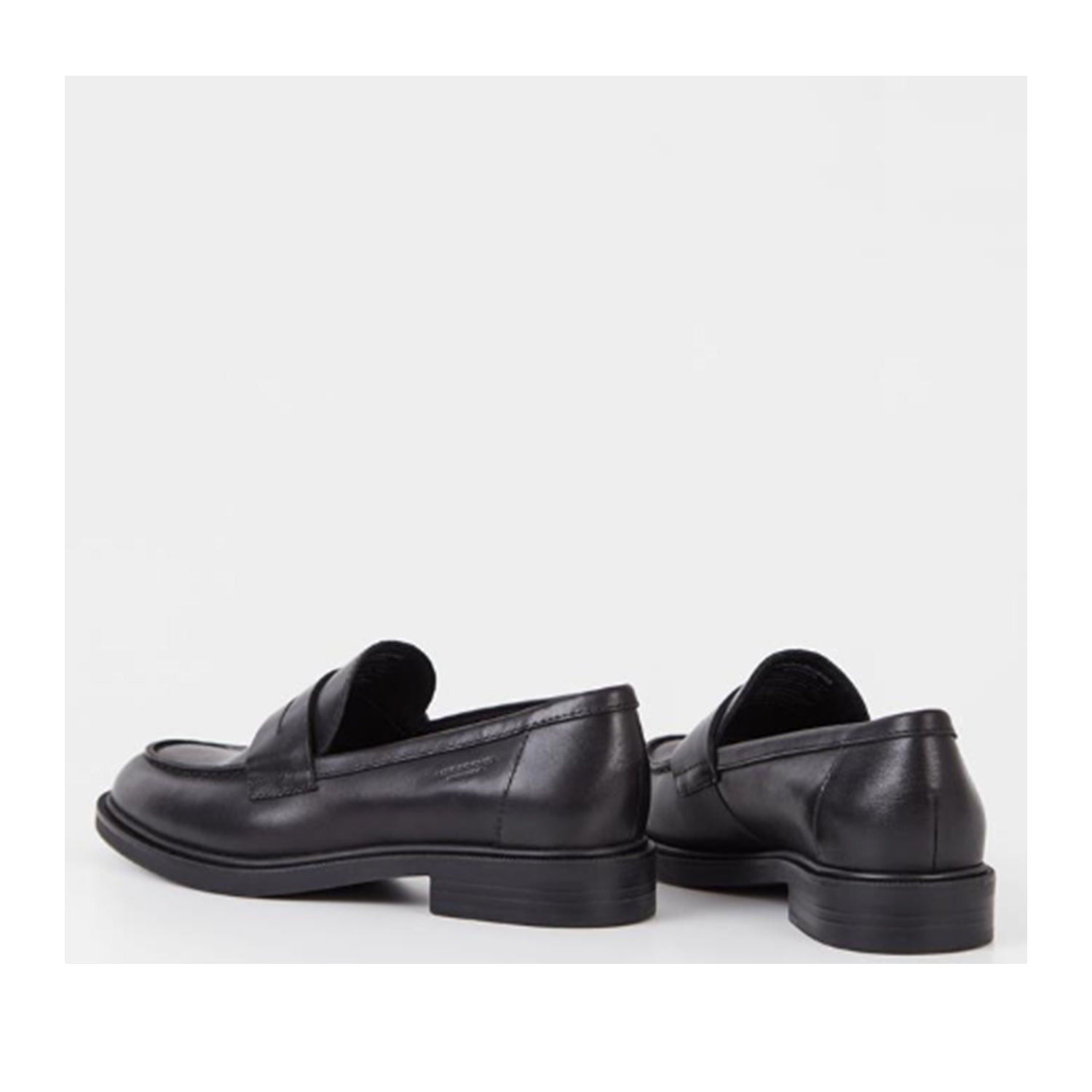 Vagabond Women's Amina Loafer in Black